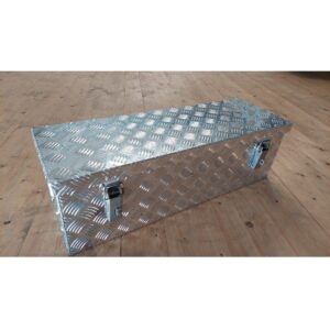 Staubox aus Alu-Riffelblech 800x250x250 mm (RD50)