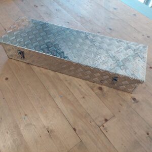 Staubox aus Alu-Riffelblech 1000x300x180 mm (RD57)