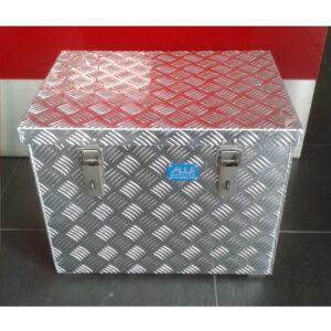 Staubox aus Alu-Riffelblech 500x350x400 mm (RS70)